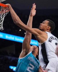 B体育首页-马刺18战16胜，范乔丹公开泼冷水！文班比肩06姚明用行动打破质疑